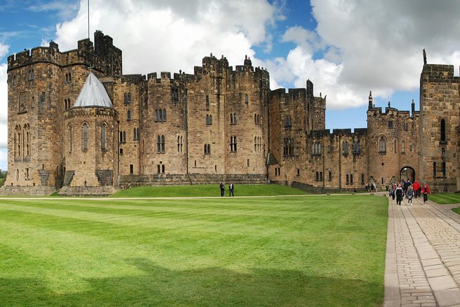 1 Day Alnwick Castle, Holy Island & Scottish Borders - Edinburgh to the Scottish Borders: Border Reivers and Sir Walter Scott