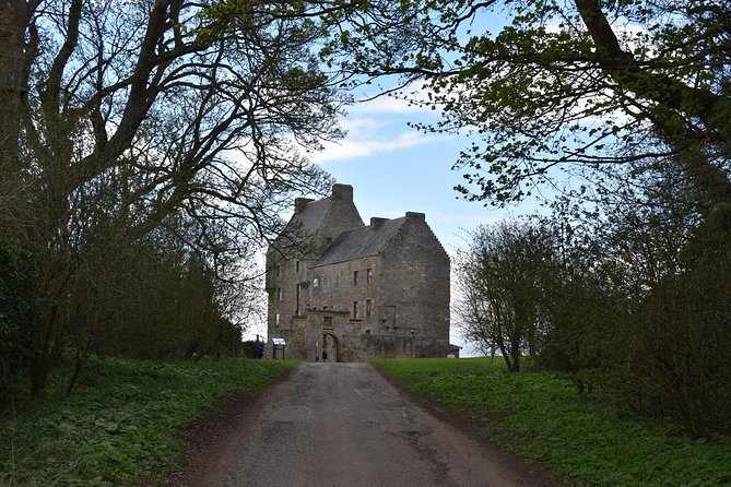 2-Day Outlander Experience Small Group Tour from Edinburgh - Day 2: Clava Cairns, Culloden, then 1940s Inverness and Cranesmuir