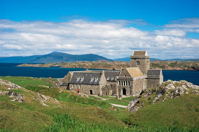 4 Day Mull, Iona and Staffa Puffin Experience from Edinburgh - Tobermory base on Mull: the calm middle of the trip