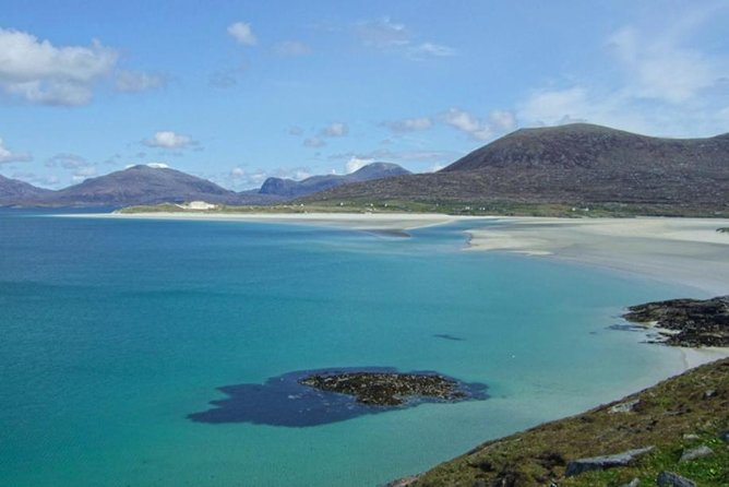 5-Day Outer Hebrides & the Scottish Highlands Small-Group Tour from Edinburgh - Harris day: Tweed culture and the pure beach payoff at Luskentyre