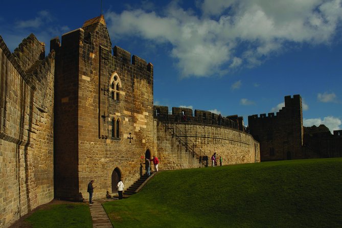 5-Day York, Lake District & Hadrian's Wall Tour from Edinburgh - Day 1 from Edinburgh to Berwick-upon-Tweed, then Bamburgh Castle