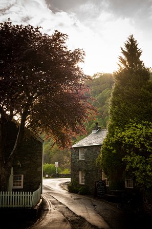 5-Day York, Lake District & Hadrian's Wall Tour from Edinburgh - Hawkshead and Grasmere: Wordsworth country without turning it into a museum day