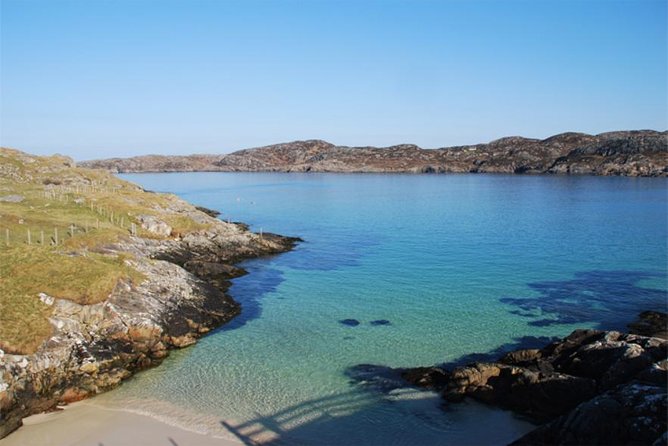 6-Day Outer Hebrides and Isle of Skye Small-Group Tour from Edinburgh - Day 4: Luskentyre’s beaches, Harris Tweed, and the ferry to Portree