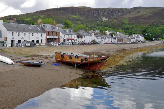 6-Day Outer Hebrides and Isle of Skye Small-Group Tour from Edinburgh - The mini-coach reality: comfort, room for your legs, and a 16-person max
