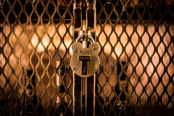 90min Underground Whisky Tasting in Edinburgh's Old Town - Stop 1, The Lost Close: whisky, vault-like rooms, and street-level stories