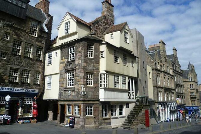 A History of Witchcraft in Edinburgh: A Self-Guided Audio Tour - Start outside Holyrood: setting the tone near Palace of Holyrood