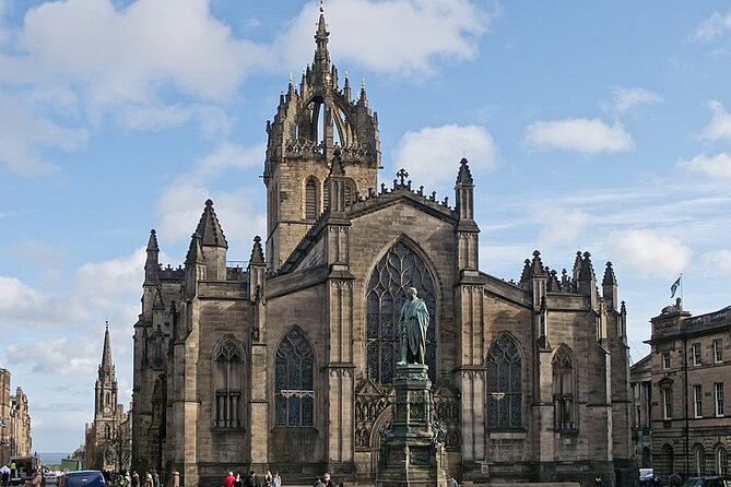 A History of Witchcraft in Edinburgh: A Self-Guided Audio Tour - Bake House Close: why a close like this matters