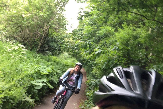 'A Wee Pedal's' Award-Winning Circular Cycle Tour of Edinburgh! - Bikes, helmets, and guides: what actually makes this feel easy