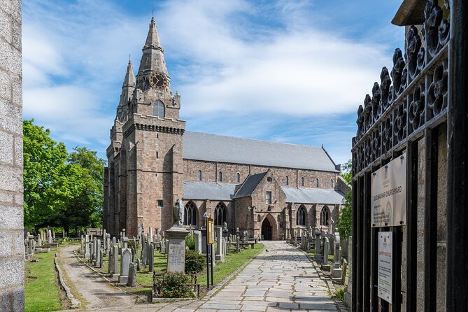 Aberdeen Historical Walking Tour - Stop 3: Old Aberdeen, Powis Gates, Mercat Cross, and a quieter graveyard