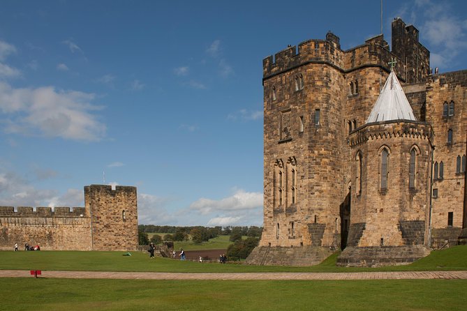 Alnwick Castle, Northumberland and Borders Tour with Admission - What You’re Really Getting: A Castle Day With Border-Story Context