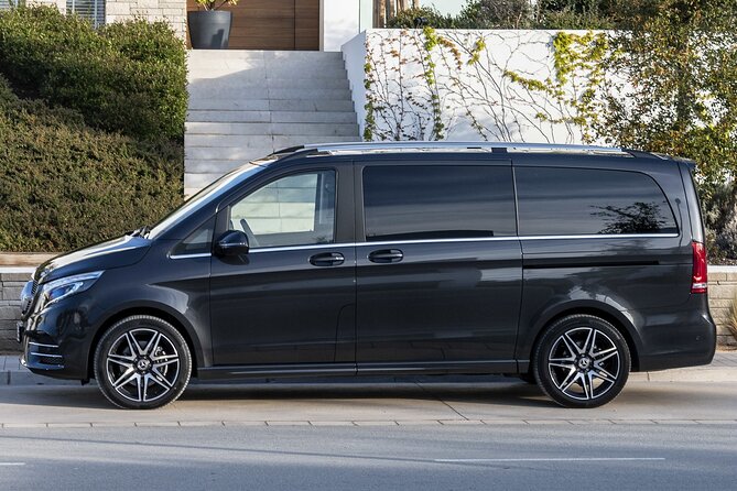 Arrival Transfer: Airport EDI to Edinburgh by Luxury Van - Waiting Time and Flight Tracking, the Real Stress Saver