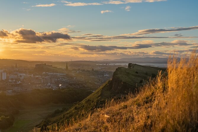 Arthur's Seat Sunset Hike with Mountain Guide - Head torch and summit snack: smart for safety and mood