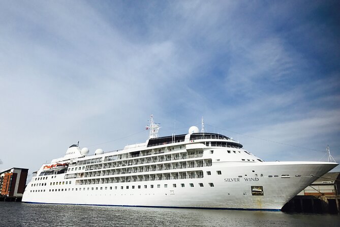 Boat Seafari Adventure - Where You Meet, What You Can Expect on the Water