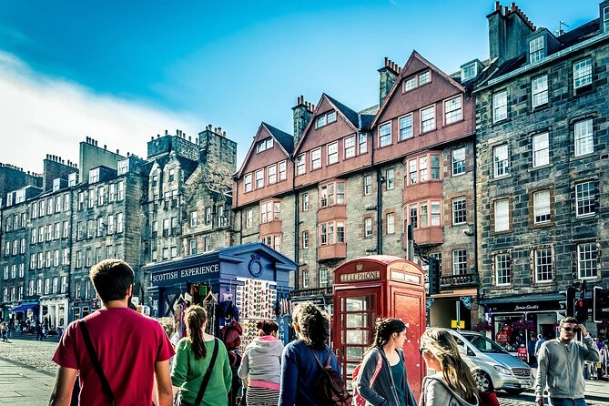 Cellar Of Scotland Walking Tour, taste Edinburgh's finest drinks - How many people, how fast, and how social it feels