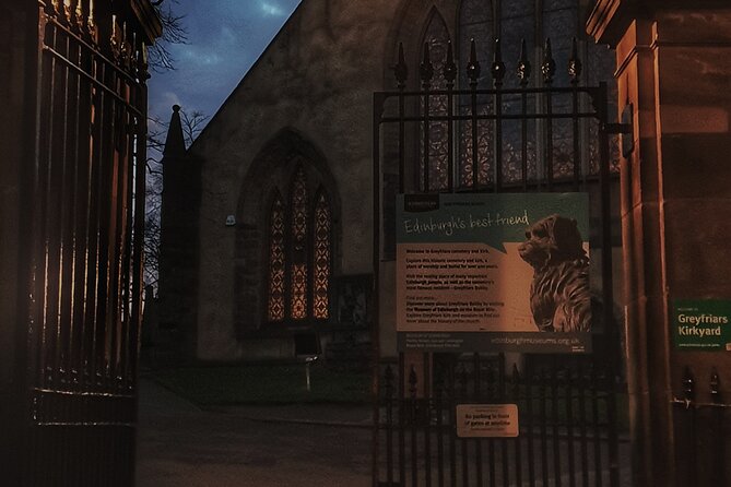 City of the Dead Haunted Graveyard Tour - Small group size, guide styles, and how to choose your moment