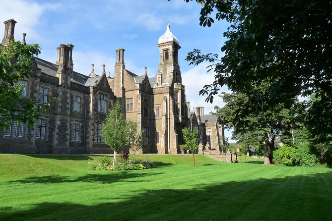 Clyde Coast Tours, see the stunning river Clyde and Argyll hills from Glasgow - First scenic push: River Clyde drive past Dumbarton Rock