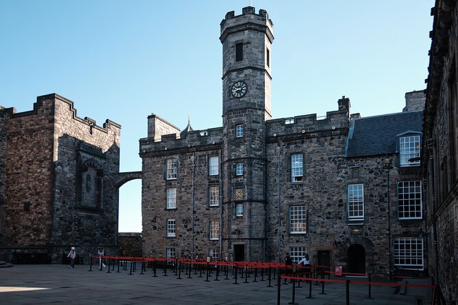 Edinburgh Castle Guided Walking Tour & Holyrood Palace Ticket - Who this tour suits best, and who might want a different style