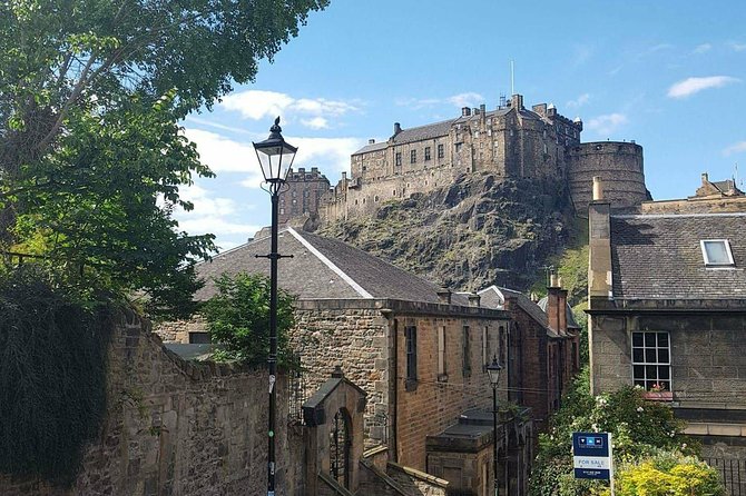 Edinburgh Castle Guided Walking Tour in English - Timing, Weather, and How to Dress Like a Pro