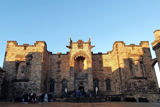 Edinburgh Castle Highlights Tour with Tickets, Map, and Guide - Practical tips: shoes, bags, weather, and possible timing changes