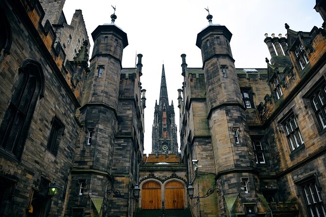 Edinburgh Castle & Old Town Small Group Guided Tour - Entering Edinburgh Castle, and Making the Most of 50 Minutes