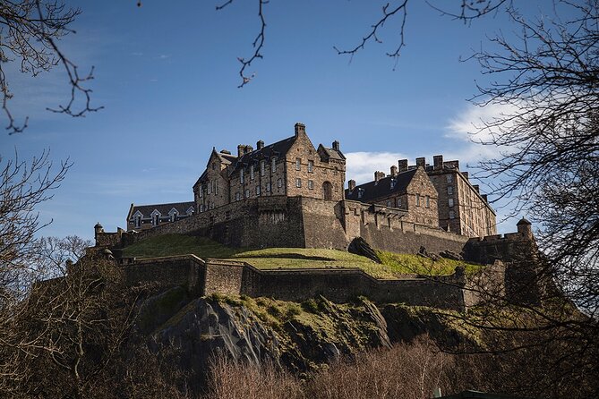 Edinburgh Castle & Royal Mile Walking Tour - Ticket Included - St Giles Cathedral and West Parliament Square, Religion and Power in One Route