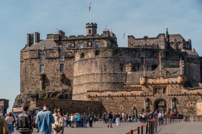 Edinburgh Castle Tickets & Tour – Local Scottish Guide In a Kilt