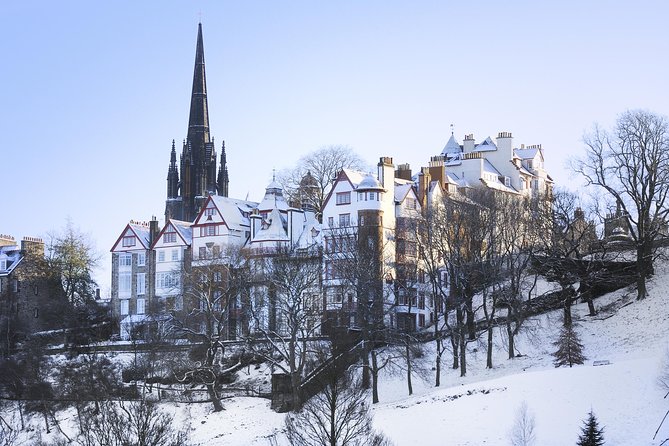 Edinburgh Christmas Tour, Highlights & Hidden Gems with a Local - Warm-Up in a Local Pub: Hot Drinks, Local Tips, and Nativity Season