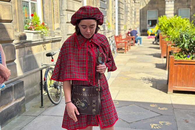 Edinburgh Historical Gems Tour with Whisky & Local Flavours - Holyrood Palace gates and a Mary Queen of Scots moment