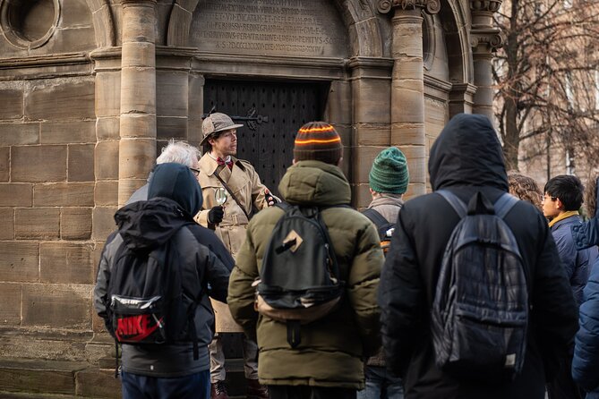 Edinburgh Historical Gems Tour with Whisky & Local Flavours - Meeting at 192 High St, then lining up for Parliament Square