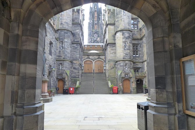Edinburgh: History Lovers Old Town Walking Tour - The group size and guide style that make it worth $24.95