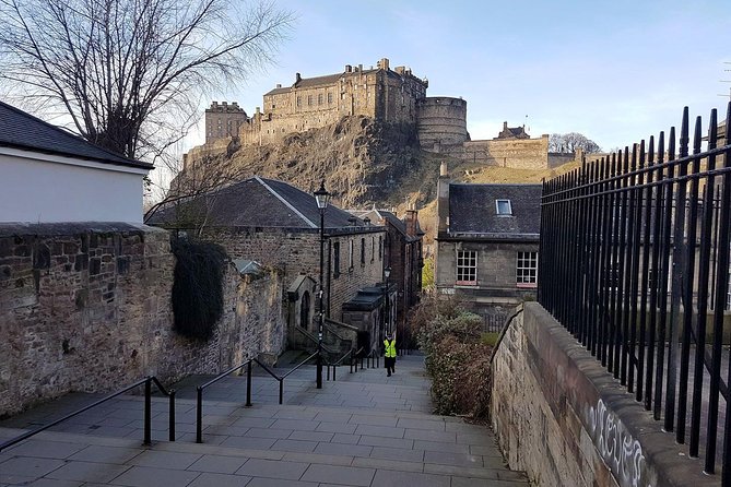 Edinburgh: History Lovers Old Town Walking Tour - Greyfriars Graveyard: authors, medicine, and that loyal dog story