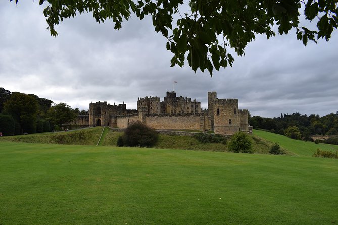 Edinburgh: Holy Island, Alnwick Castle & Kingdom of Northumbria - Flodden Battlefield: a short stop with real stakes