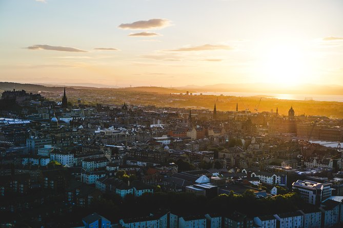 Edinburgh Night Tour with a Local Guide: Private & 100% Personalized - Old Town streets, neighborhoods, and nightlife choices that match you