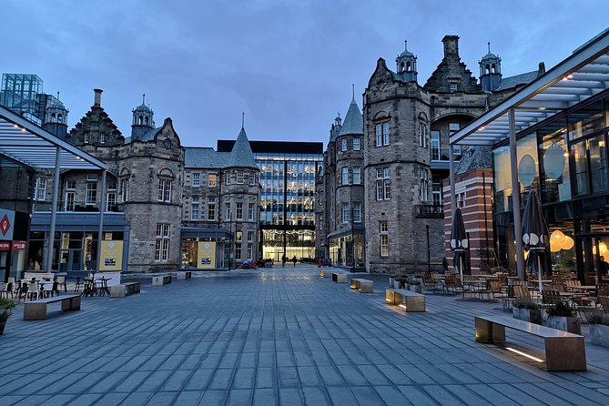 Edinburgh Night Tour with a Local Guide: Private & 100% Personalized - Your start near St Andrew Square and a first pint or dram