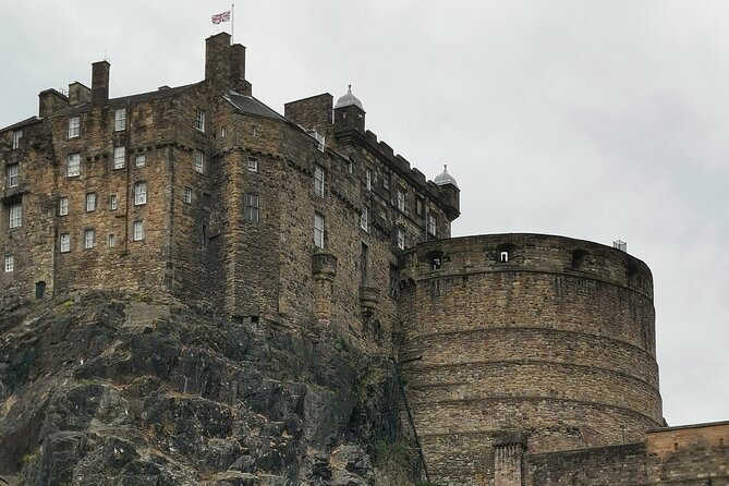 Edinburgh Old Town Private Self-Guided Tour - Princes Street views and the Sir Walter Scott Monument