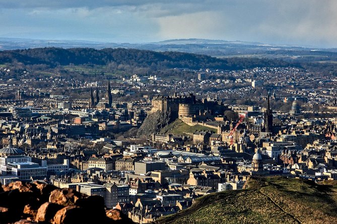 Edinburgh - Old Town Stories - Walking Up the Royal Mile: How the Stories Connect the Blocks