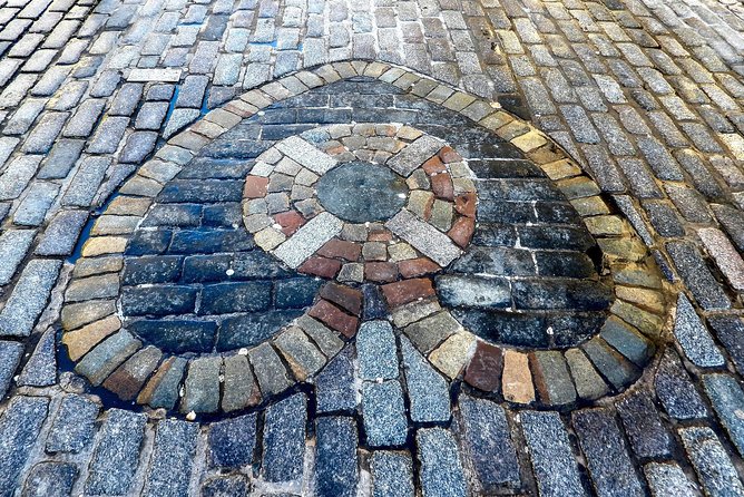Edinburgh - Old Town Stories - The Most Imposting Building Moment: Seeing the City’s Power Center