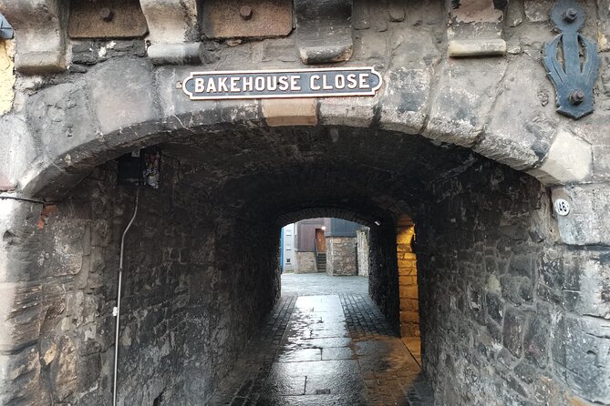Edinburgh Outlander Self-Guided Private Tour - Crowds, pacing, and how to keep the experience on track
