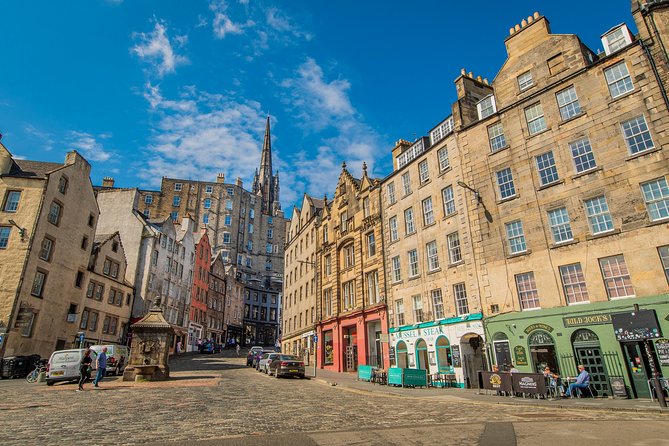 Edinburgh Photography Masterclass - Private Photography Lesson - Low light and long exposures: cars, boats, and controlled motion