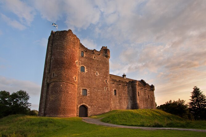 Edinburgh: Private Outlander, Palaces & Jacobite Experience - Comfort and timing: pickup, vehicle choice, and why it matters