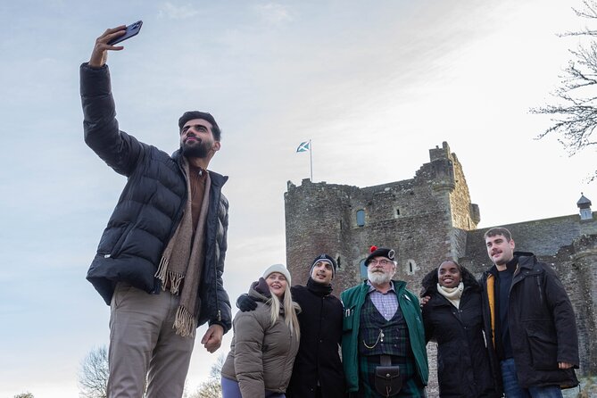 Edinburgh: Private Outlander, Palaces & Jacobite Experience - Midhope Castle: a focused 30 minute stop where photos win