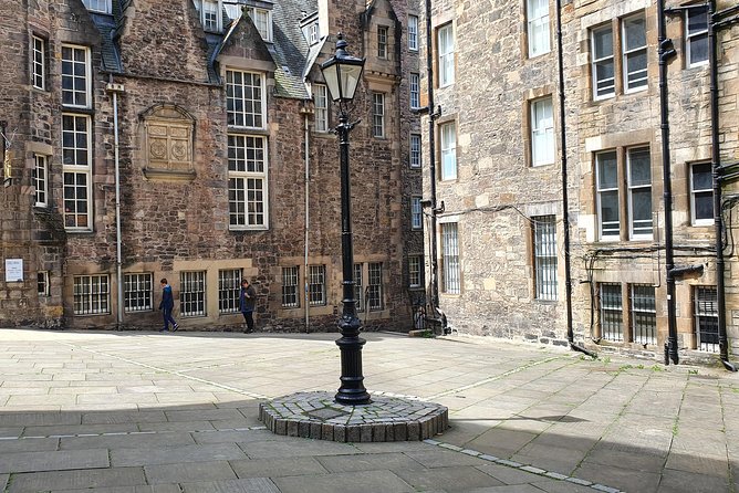 Edinburgh Private Walking Tour - Pace, shoes, and weather: the small details that decide if you enjoy it