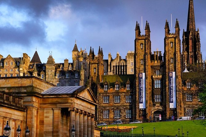 Edinburgh Private Walking Tour - The Royal Mile on foot, learning the quirky facts that change how you see it