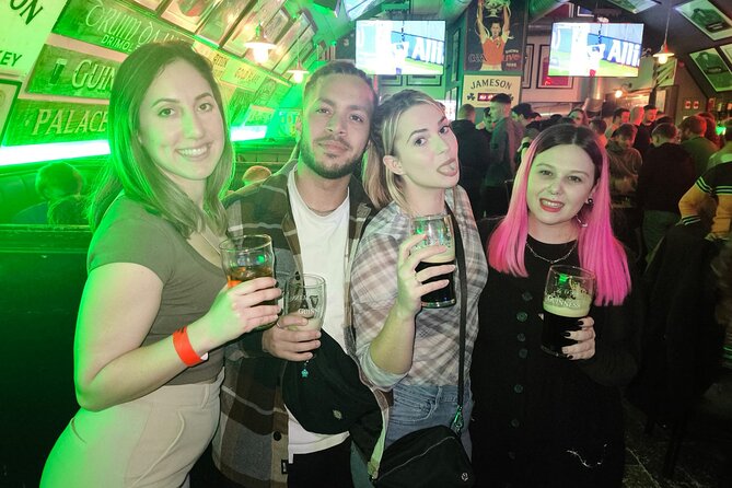 Edinburgh Pub Crawl Free Shots and VIP Entry - Grassmarket kickoff: your first bar sets the tone