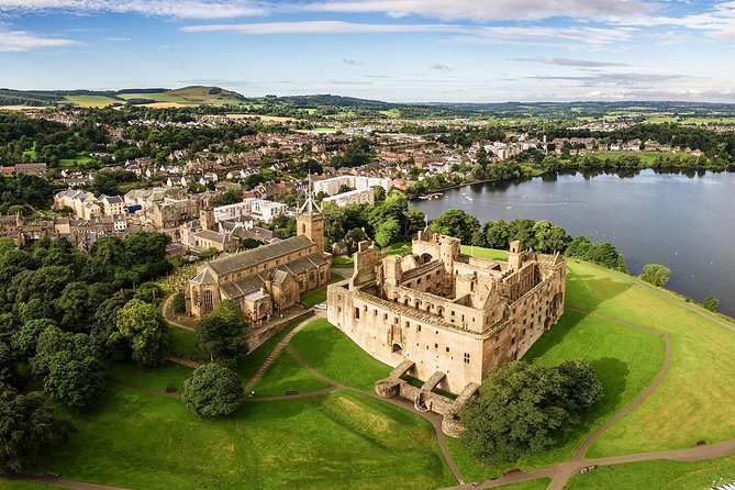Edinburgh: The Outlander, Palaces & Jacobites Tour - Linlithgow Palace and Wentworth Prison: where the town story gets personal