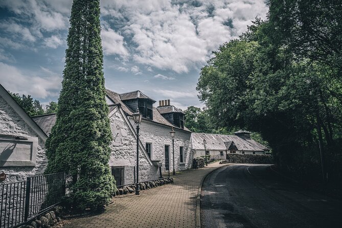 Edinburgh: The Ultimate Whisky Experience Tour - South Queensferry Photo Pause: Quick but Worth It