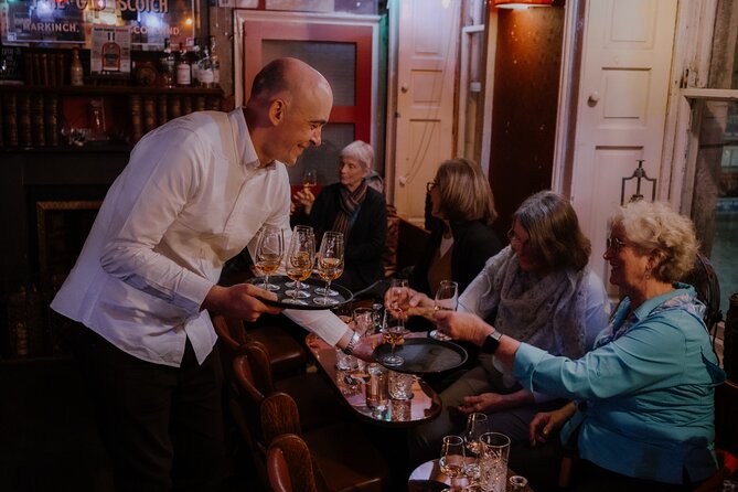 Edinburgh: Whisky Tasting with Storytelling in a Historic Pub - The storytelling element, and why it sticks better than charts