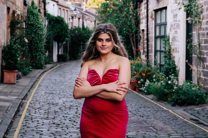 Elegant Professional Private Photoshoot Tour in Edinburgh - What makes Lewis’s photos feel natural