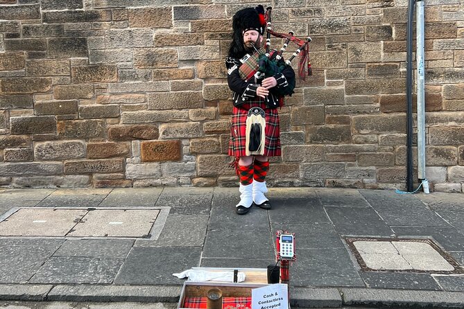 English Speaking Homestay Exploring Edinburgh and National Parks - Edinburgh day: Castle start, hidden streets, parks and cafes, then pub dinner
