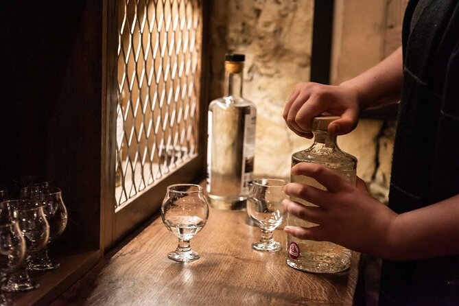 Evolution of Gin and Underground Gin Tasting in Edinburgh | 1hr - Your guide: storytelling that keeps the hour moving
